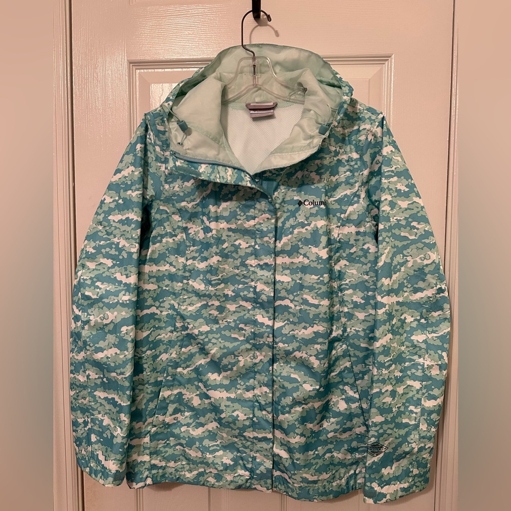 Columbia brand, rain jacket with hood.  Like new.  Size Medium.